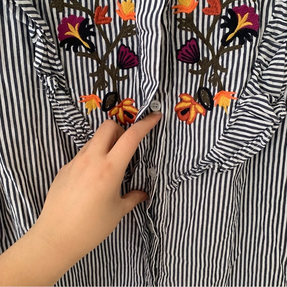 Dance & Marvel Blue Stripe Floral Embroidered Ruffle Long Sleeve Button Top L - Picture 9 of 13